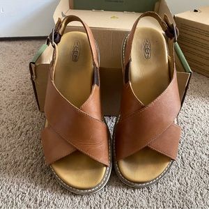 Keen Lana Cross Strap Sandal brown Size 8